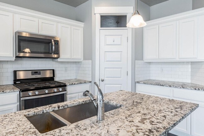 Building Photo - Bright and Charming Townhome Nestled in th...