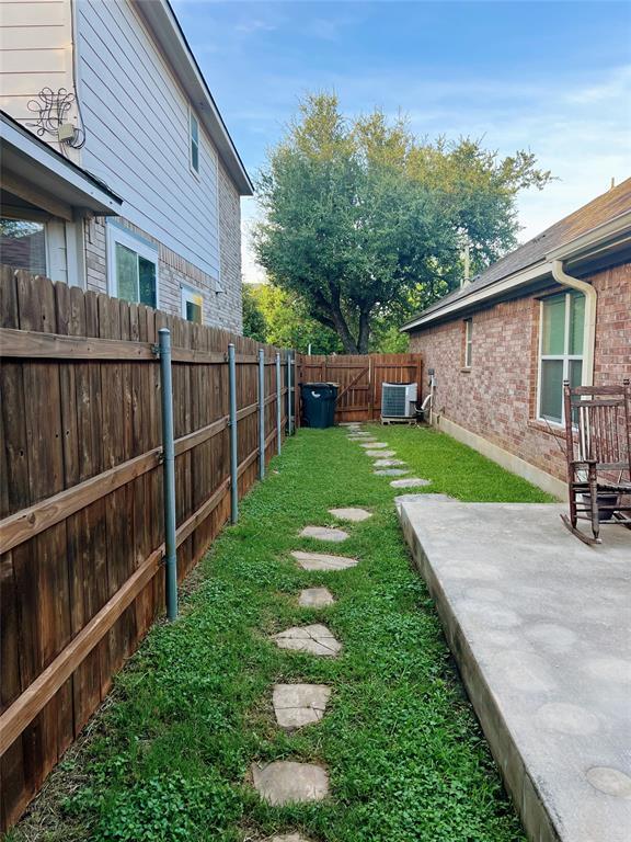 Building Photo - 600 Spanish Oak Terrace