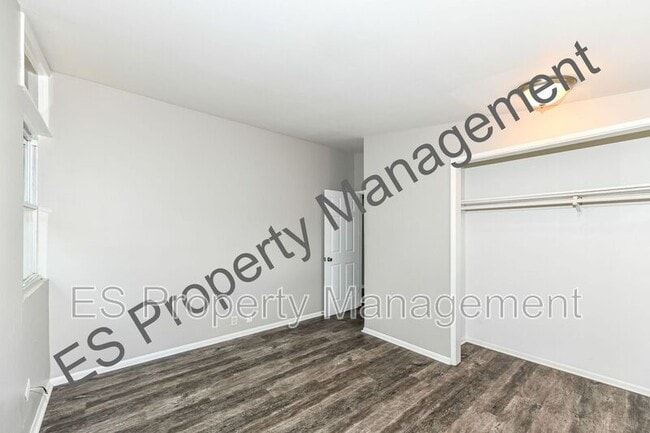 Building Photo - 1631 Elmhurst Dr