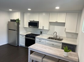 Building Photo - 1259 Bluegrass Rd