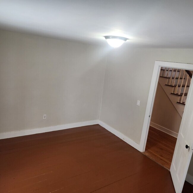 Building Photo - 4BR/1BA Home In East Haddam