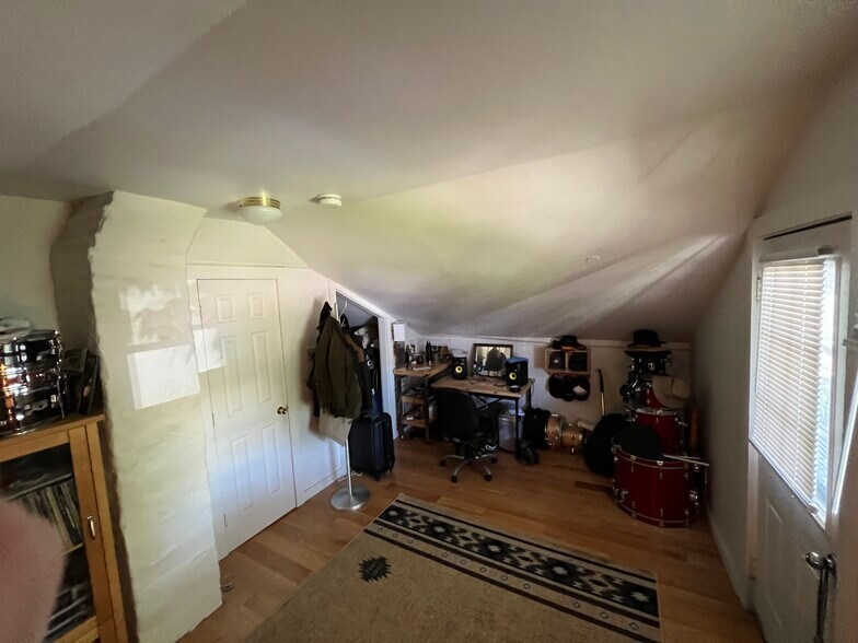 Building Photo - 192 Pine St