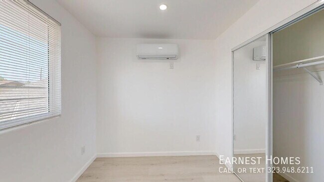 Building Photo - 10550 Collett Ave
