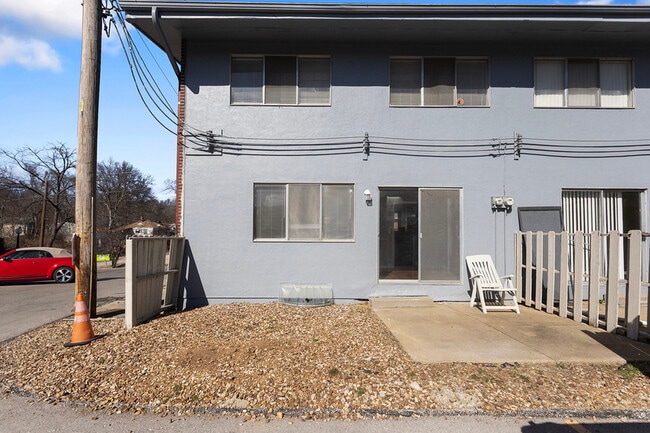 Building Photo - 403 W 87 Pl