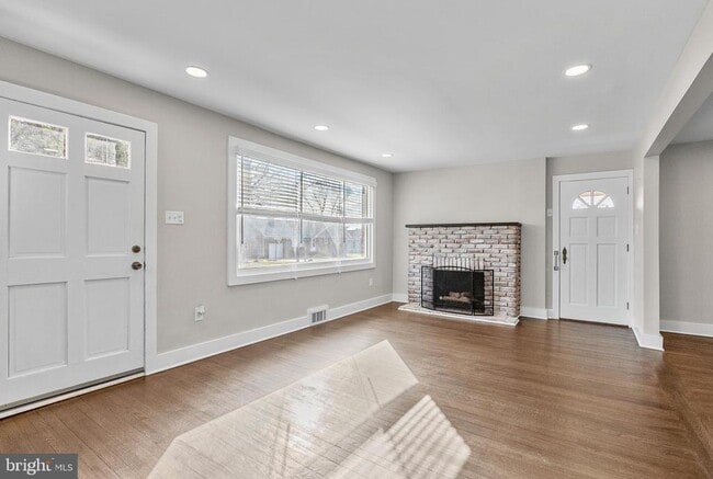 Building Photo - 48 S Locust Ave