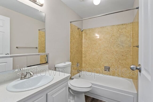Building Photo - 5660 SW 180th Ave