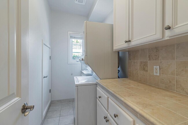 Building Photo - 130 Heather Ln