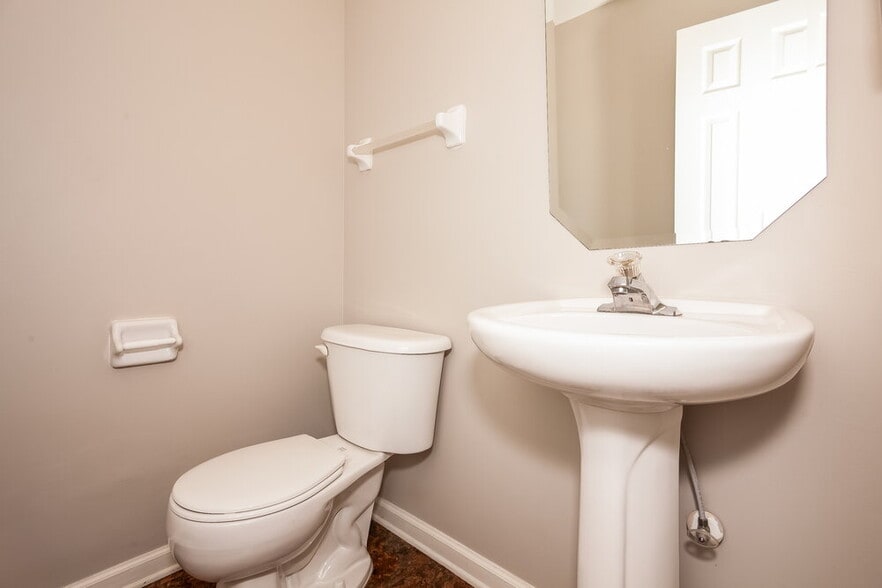 Building Photo - 6915 Babbling Brook Ln