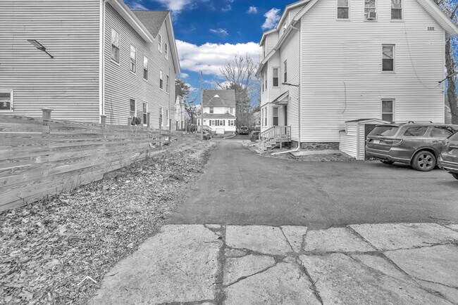 Building Photo - 35 Newcomb Pl