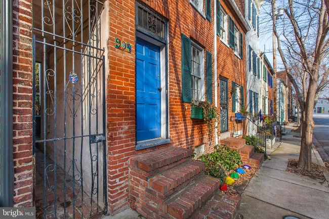 Building Photo - 906 Tyson St