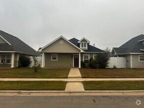 Building Photo - Three Bedroom Three Bathroom Home Near ACU