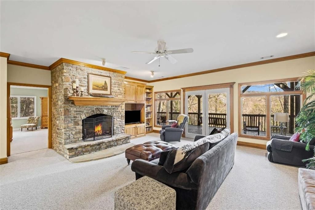 Building Photo - 339 Willow Dr