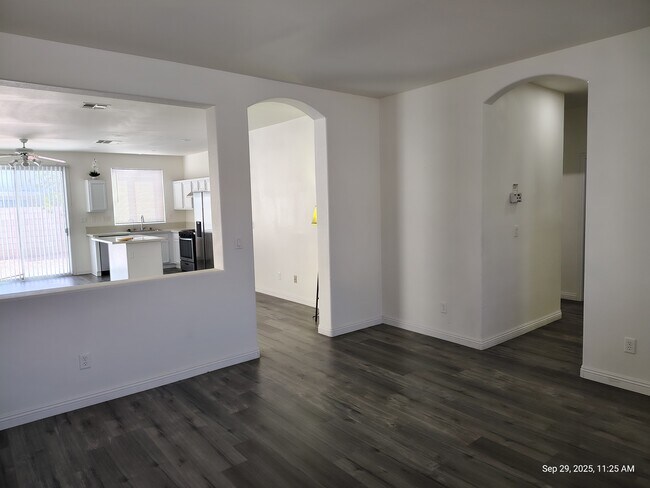 Building Photo - 5526 Cresent Valley St