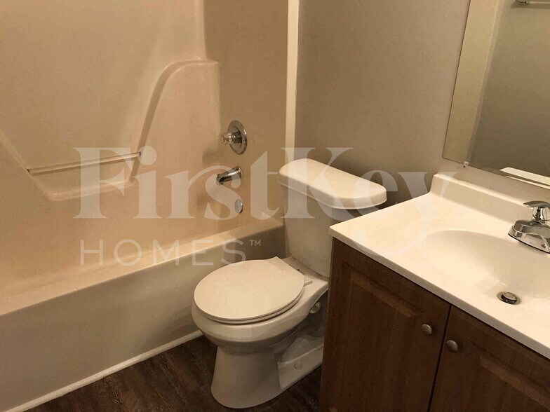 Building Photo - 7945 Weathers Ct