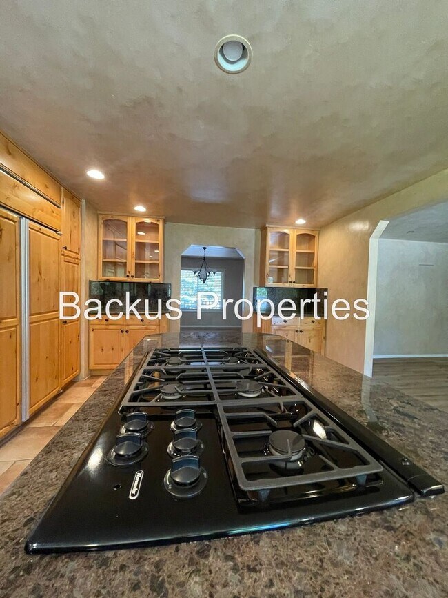 Building Photo - Beautiful home in the Heart of Monterey