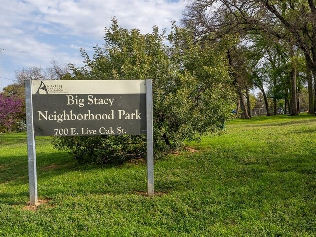 Building Photo - 2113 Glendale Pl