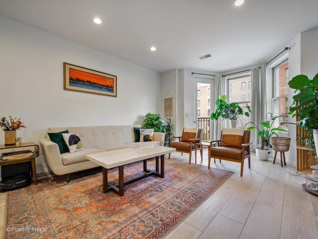 Building Photo - 520 N Halsted St