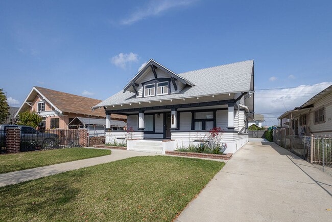 Primary Photo - Fully Renovated Craftsman Home, 3-Bedroom,...