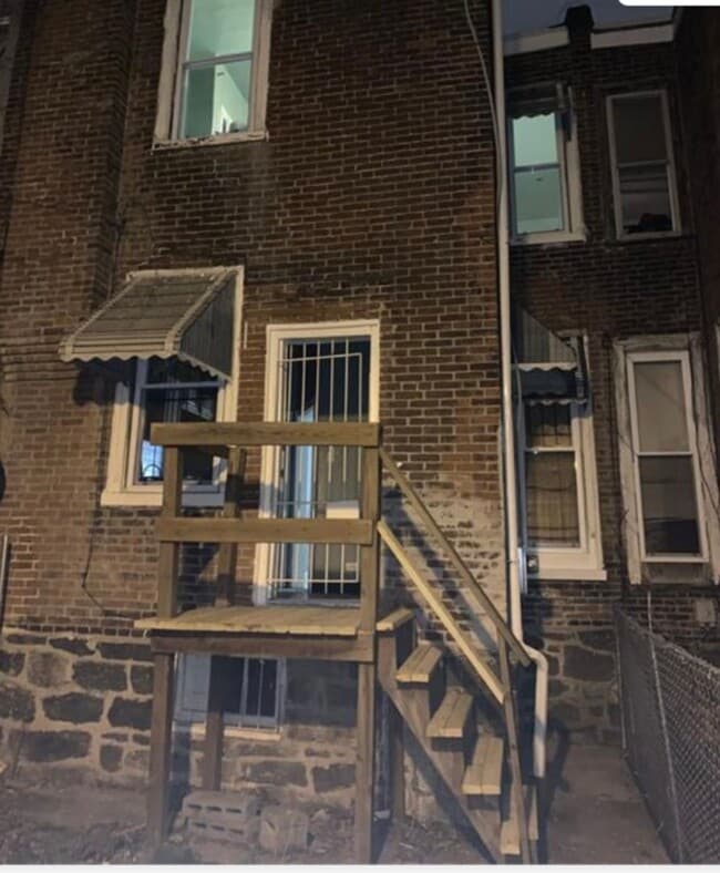 Building Photo - 2 Bedroom 1 Bathroom House for Rent