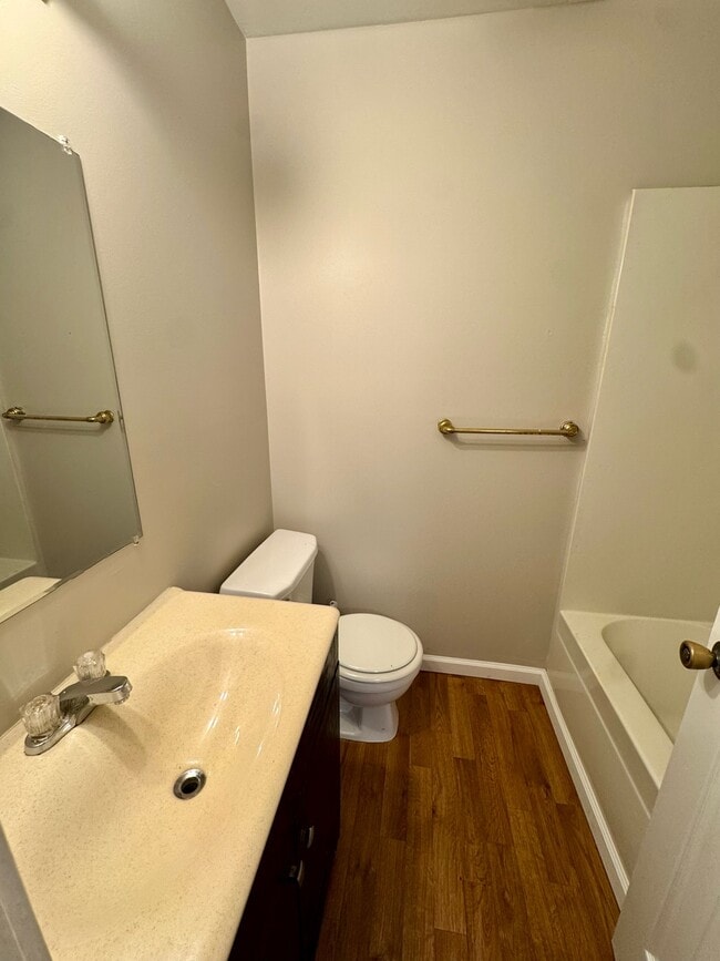 Building Photo - 98 Hill Ave