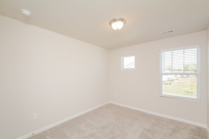 Building Photo - 206 Brook Farm Ln