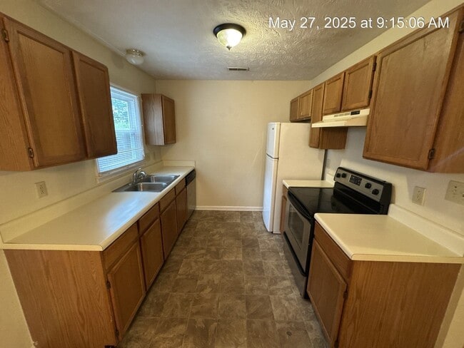 Building Photo - 1641 Veanna Dr