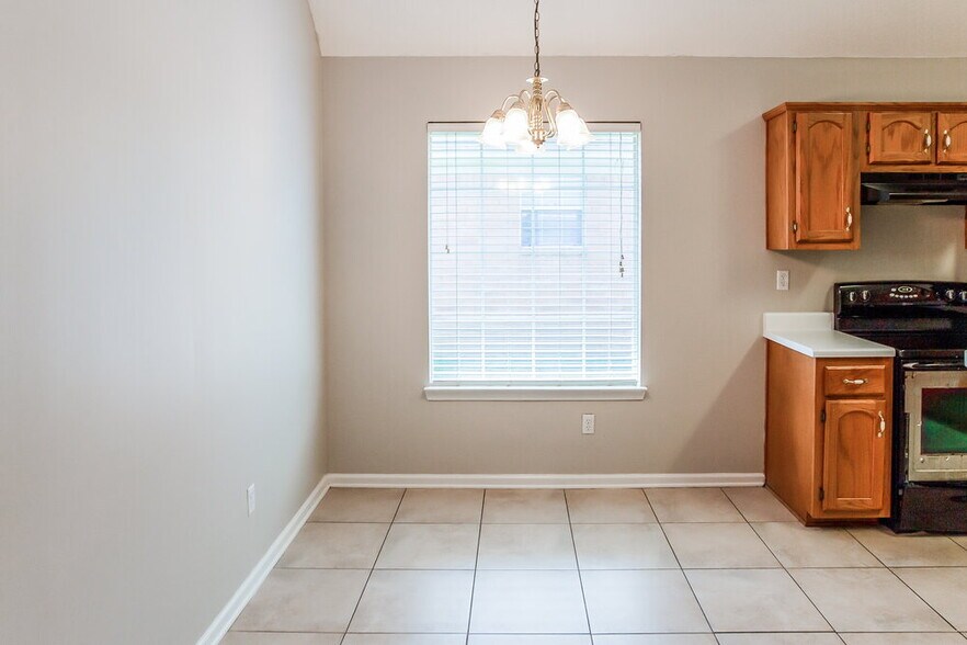 Building Photo - 5848 Kayla Dr