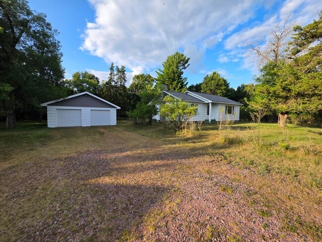 Building Photo - 2 Bed 1 Bath in Nekoosa