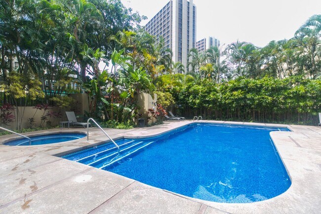 Building Photo - **PET FREINDLY** 2 BD / 1 BA Unit in Honolulu!