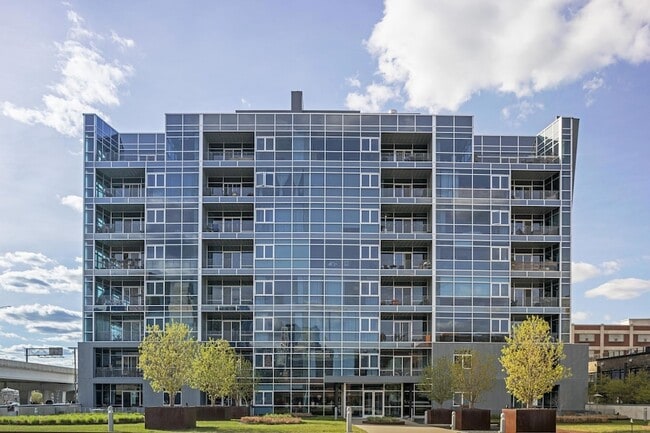 Building Photo - 345 N 6th Ave