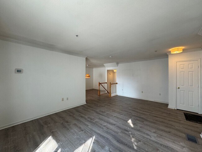 Building Photo - Spacious 3 Bed 3 Bath Condo With Balcony I...