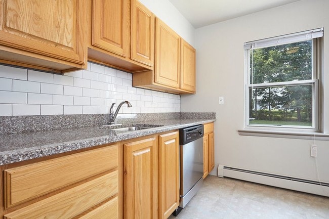 Building Photo - I 124-B Jackman Drive