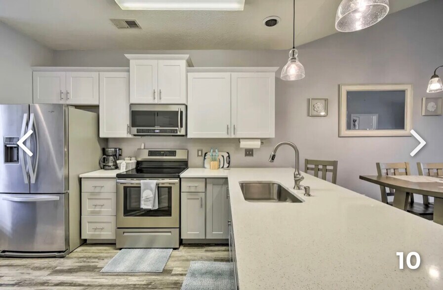 Building Photo - 654 River Oaks Dr
