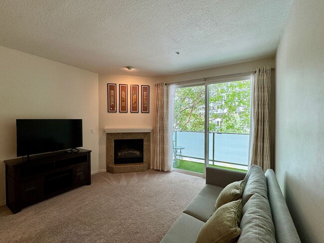Building Photo - Enjoy the Best of Pasadena from This Beautifully Maintained Condo