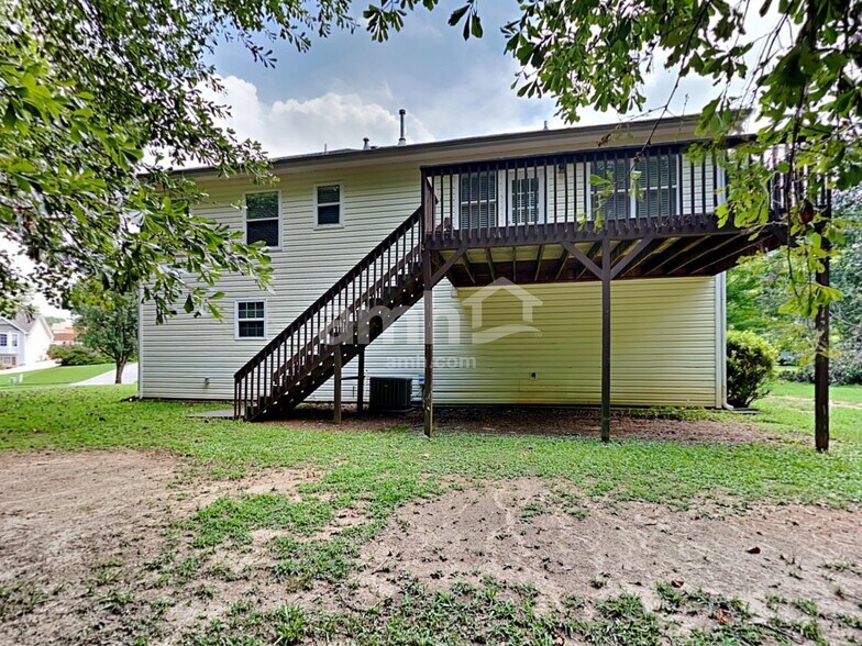Building Photo - 1021 Whispering Woods Dr