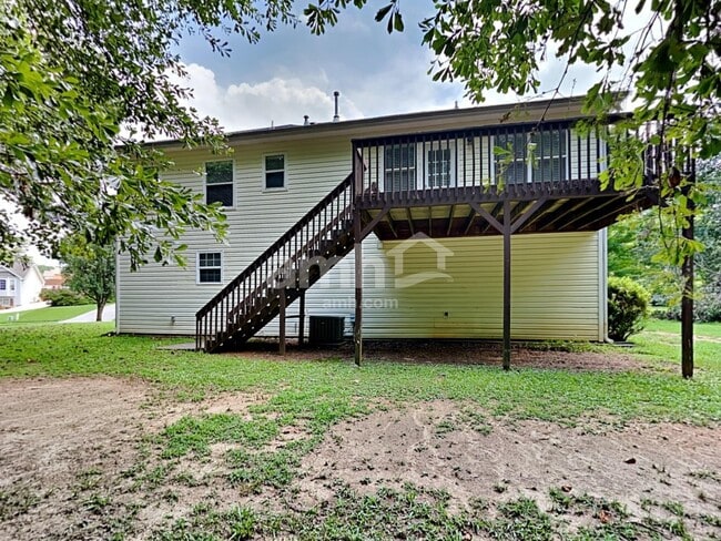 Building Photo - 1021 Whispering Woods Dr