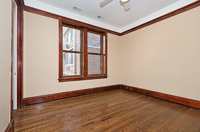 Building Photo - 5825 N Kenmore Ave