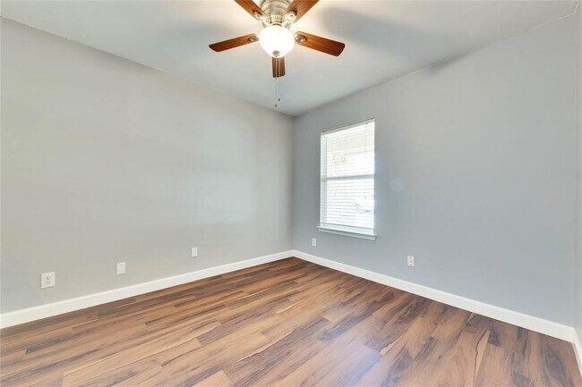 Building Photo - 519 Yucca Dr