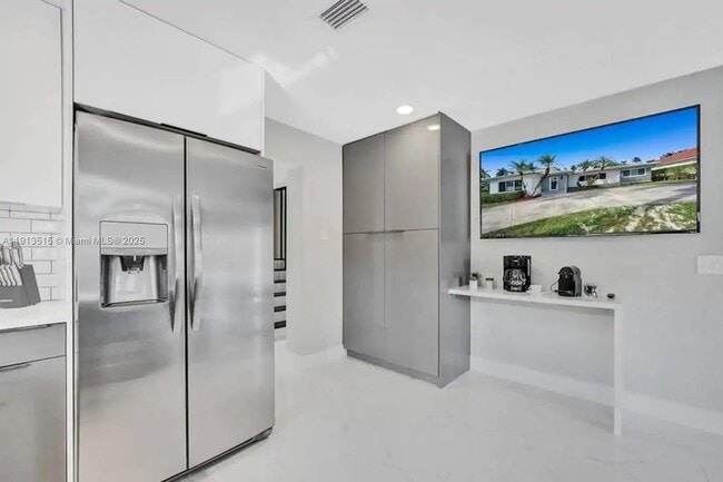 Building Photo - 1241 Hollywood Blvd