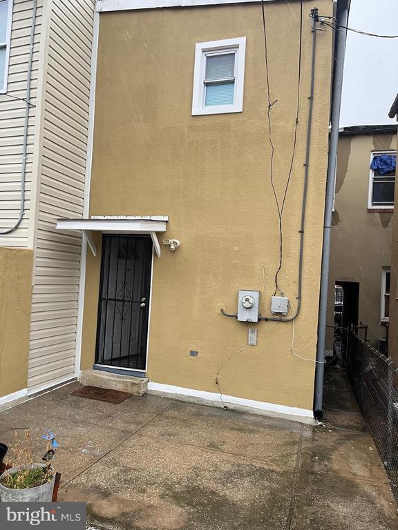 Building Photo - 516 N Patterson Park Ave