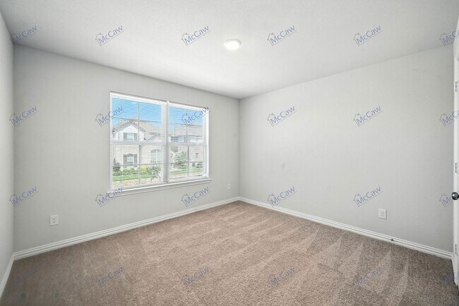 Building Photo - 700 Parkside Dr