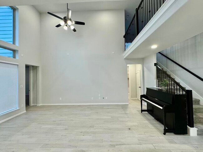 Building Photo - 10503 Shining Dawn Wy