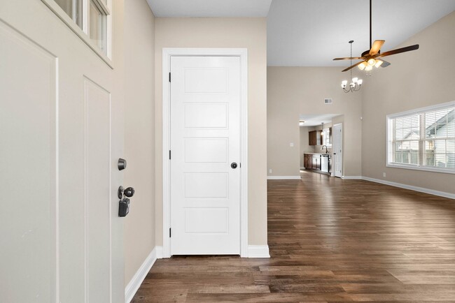 Building Photo - Pet Friendly Three Bedroom!