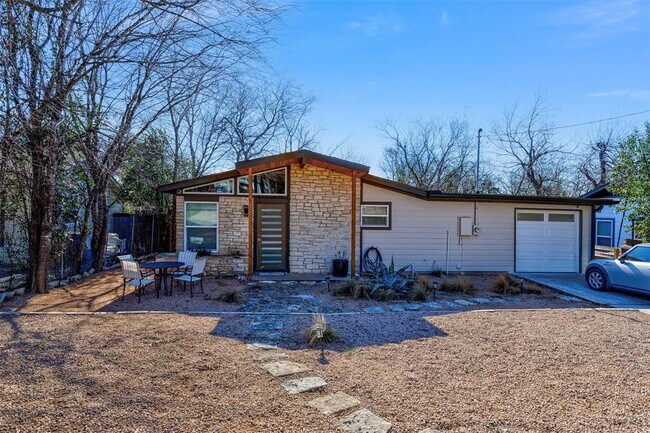 Building Photo - 2919 Pecan Springs Rd