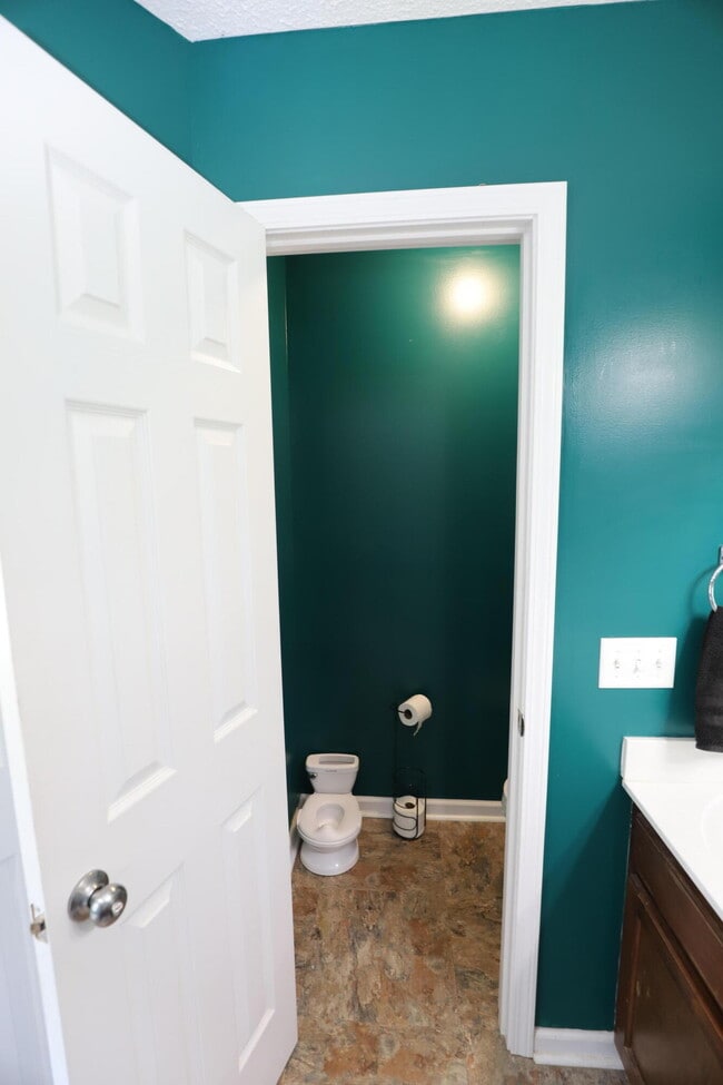 Building Photo - 4370 Excursion Dr