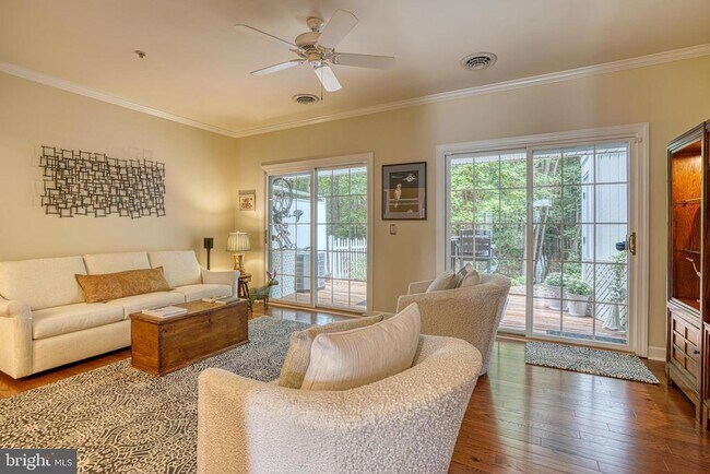 Building Photo - 28463 Pinehurst Cir