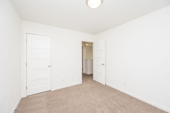 Building Photo - 3 Bedroom home in Yelm with Garage