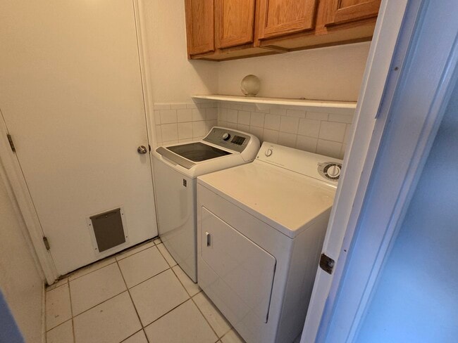 Building Photo - 829 Satellite View