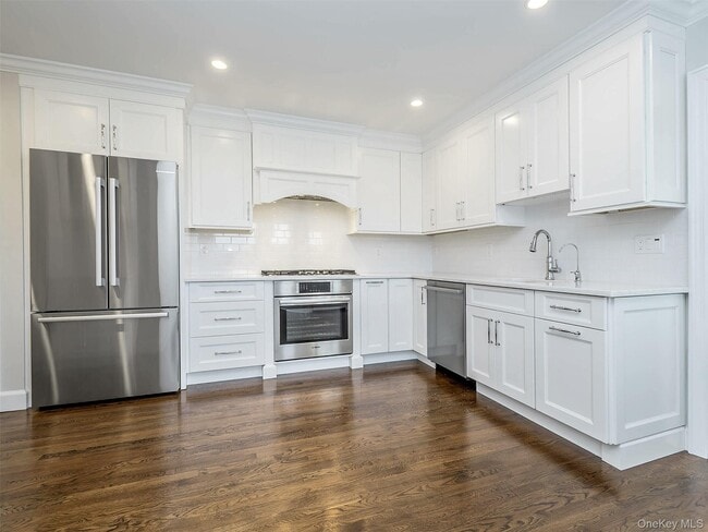 Building Photo - 14 St Pauls Pl