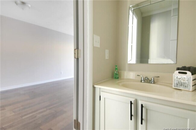 Building Photo - 5940 Laguna Dr